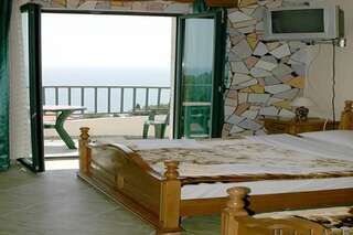 Отель Hotel Aida Улцинь Классический трехместный номер-2